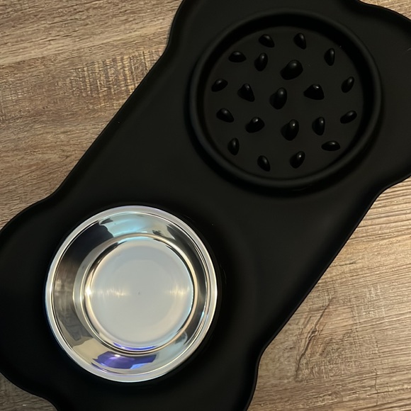 Silicone Pet Feeding Mat and Stainless Steel Bowl - Picture 2 of 3
